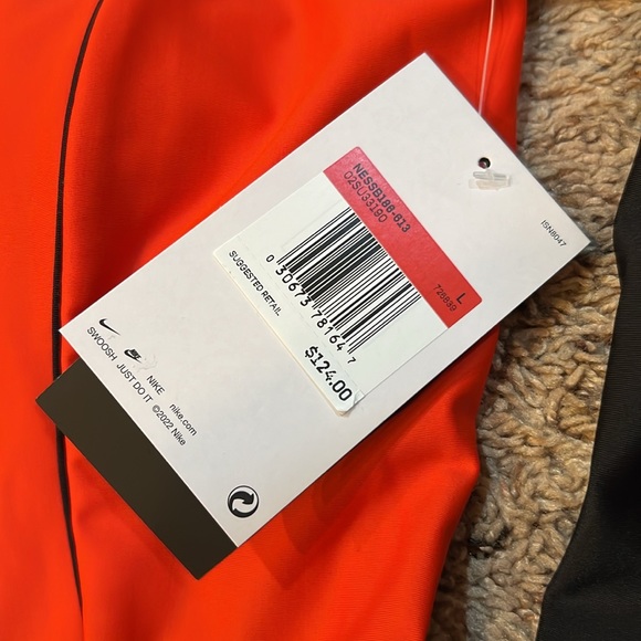 Nike Women’s Hydrolock Sculpt Solid Swimsuit - Picture 2 of 10